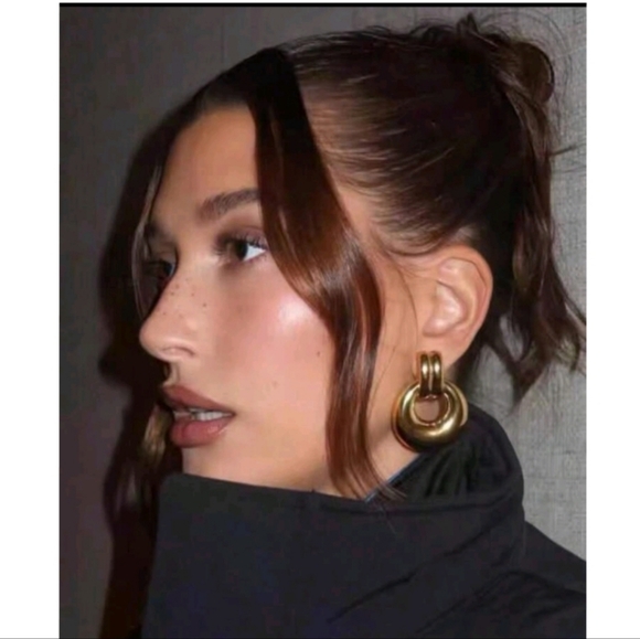 Anthropologie Retro Classy Open Circle Gold Earrings - Picture 5 of 5